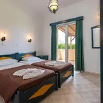 ホテル Cirillo Family Hotel-christinas 2*