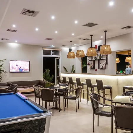 Отель Cirillo Family Hotel-christinas Мастихари