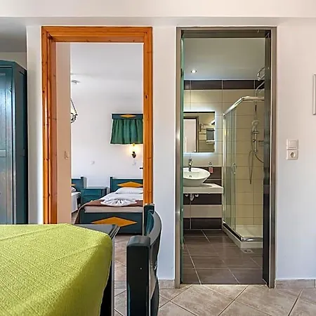 Cirillo Family Hotel-christinas 2* Мастихари
