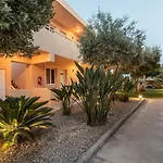 Cirillo Family Hotel-christinas